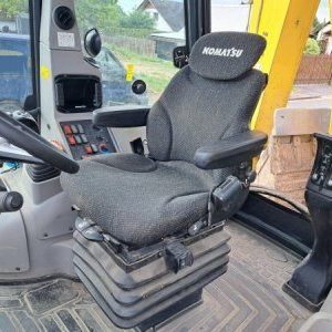 foto Komatsu WB97 S8 traktobagr rypadlo nakladač