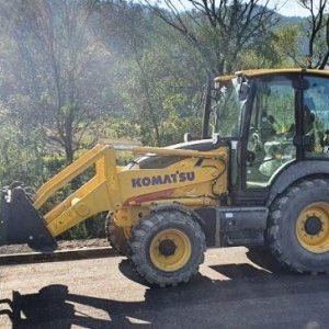 foto Komatsu WB97 R8 traktorbagr 85kW 5lopat